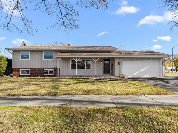 787 Sheridan DRIVE, West Bend, WI 53095
