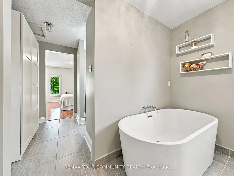 1544 Greenbriar Dr — Photo 25