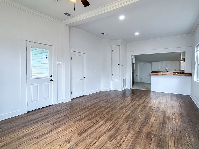577 Burbridge St — Photo 4