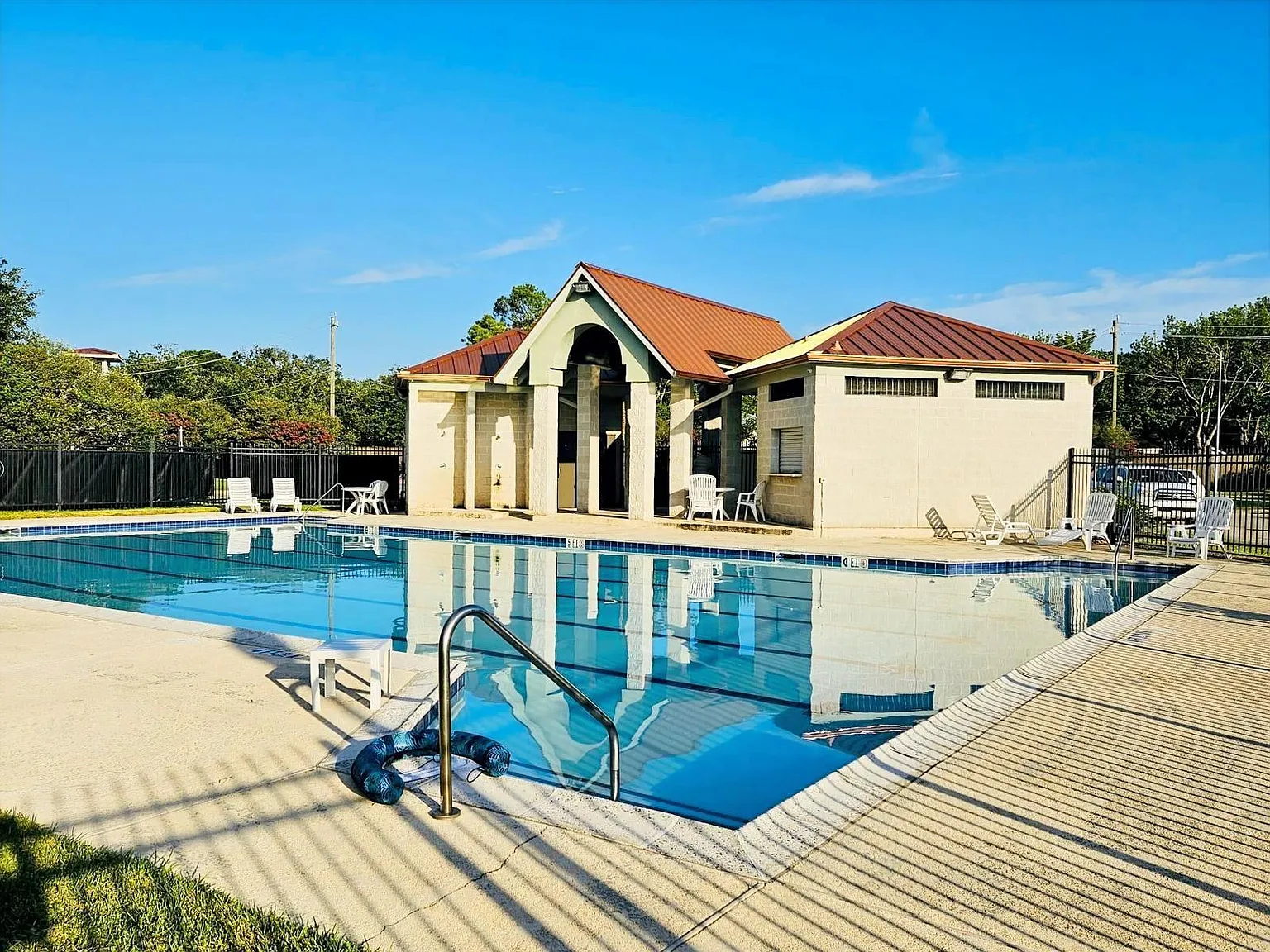 4 bed, 3.0 bath, 2397 sqft, $2,600 — Photo 3