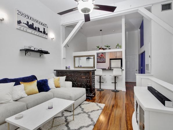 700 Commerce St APT 221