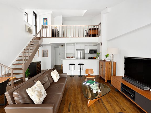 3rd image of 140 W 23rd St Ph D