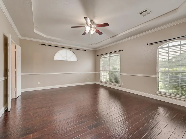 214 Sherwood Dr — Photo 8