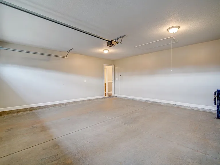 732 Shelburne Ln — Photo 50