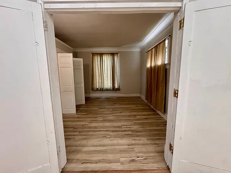 834 College Ave — Photo 28