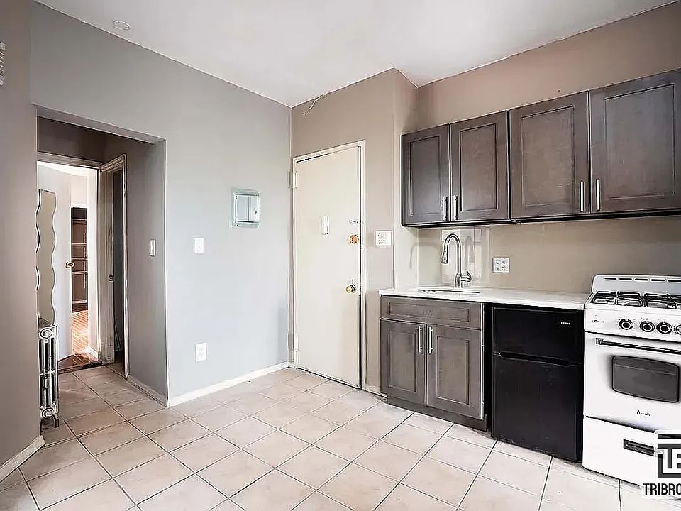 2nd image of 307 E 104th St APT 8