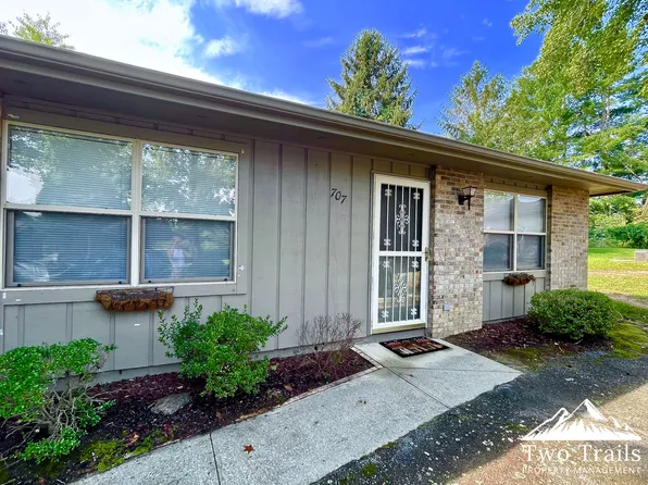 707 Farmington Cir, Hendersonville, NC 28739