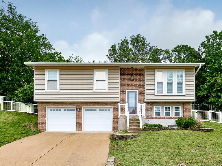 6001 La Chateau Ct — Photo 1