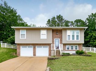 6001 La Chateau Ct, Saint Louis, MO 63129
