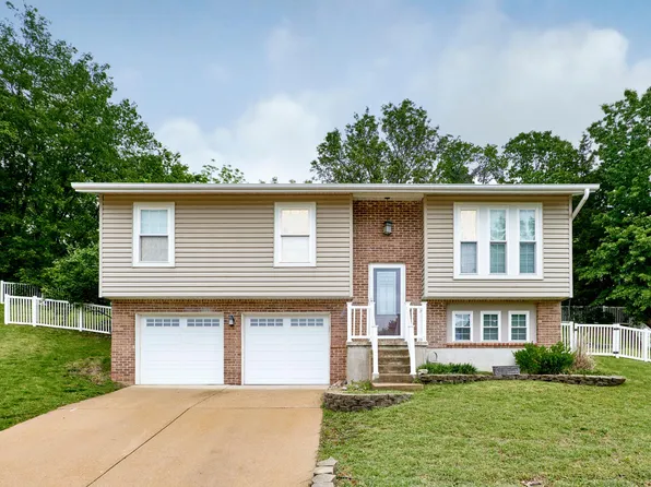 6001 La Chateau Ct, Saint Louis, MO 63129