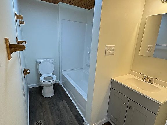 5th image of 181 Eaton St