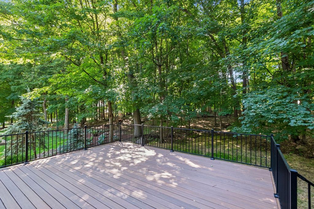 2109 Stone Creek Dr, Chanhassen, MN - View 3