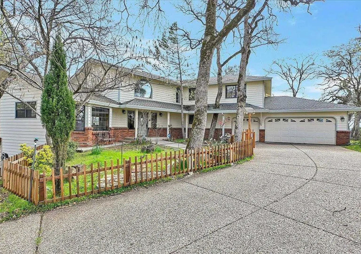 Large 4-bedroom Remodeled home in Lake Wildwood, Penn Valley, CA 95946 — Photo 1