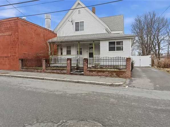 12 Charles St, Brockton, MA 02301