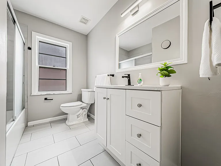 24111 Edgehill Dr — Photo 23