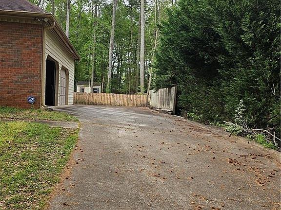 4th image of 1935 Coventry Way