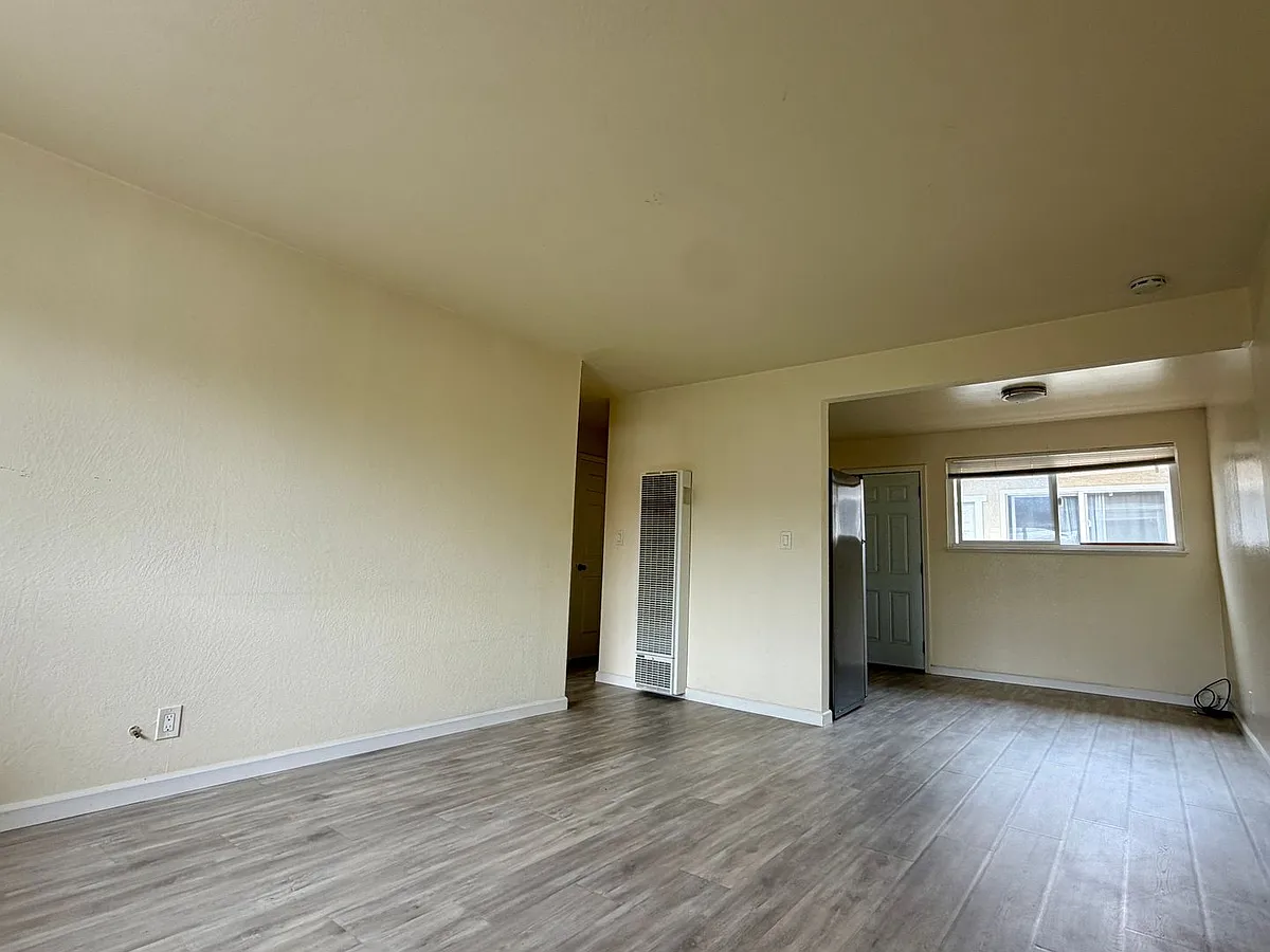 Building Photo - 14735