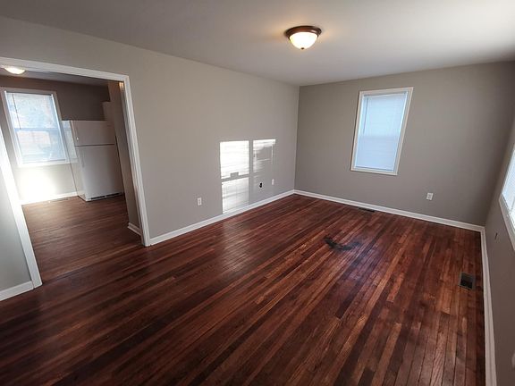 2nd image of 718 Keller Ln