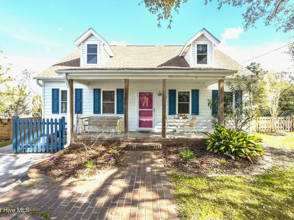 812 Monroe Avenue, Carolina Beach, NC 28428