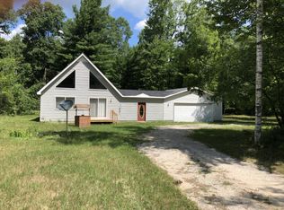 13760 Sturgis Rd, Atlanta, MI 49709