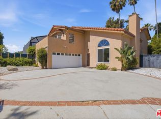 19250 Oxnard St, Tarzana, CA 91356
