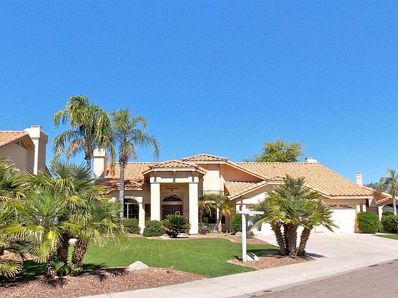 2nd image of 1520 W Desert Broom Dr