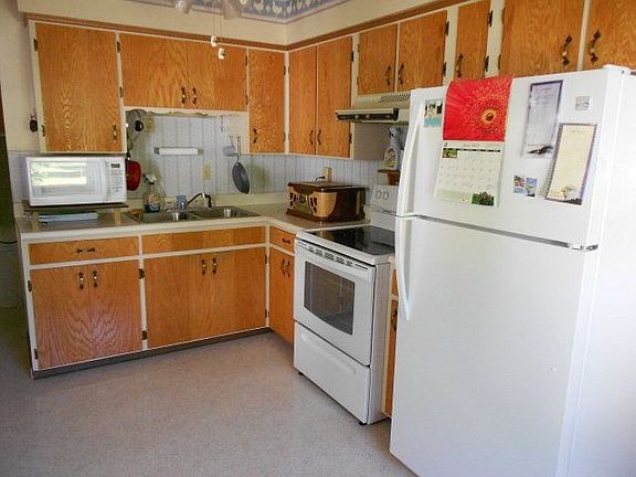 3rd image of 1074 Elizabeth Ave