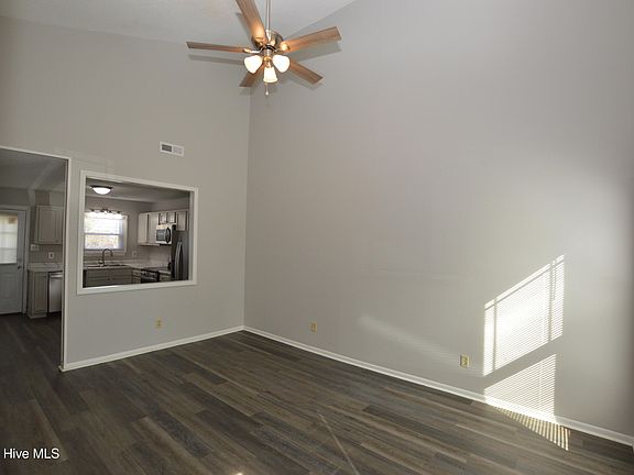 2nd image of 204 Tamarack Ct