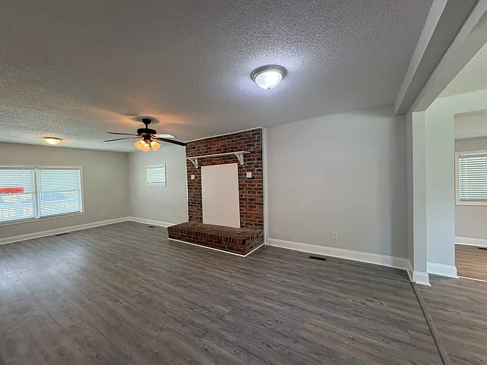 614 N Wilson St — Photo 4