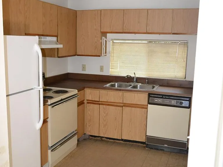 11413 Midfield Way — Photo 2