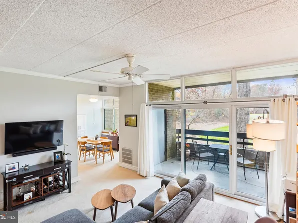 2122 Green Watch Way Unit 200, Reston, VA 20191