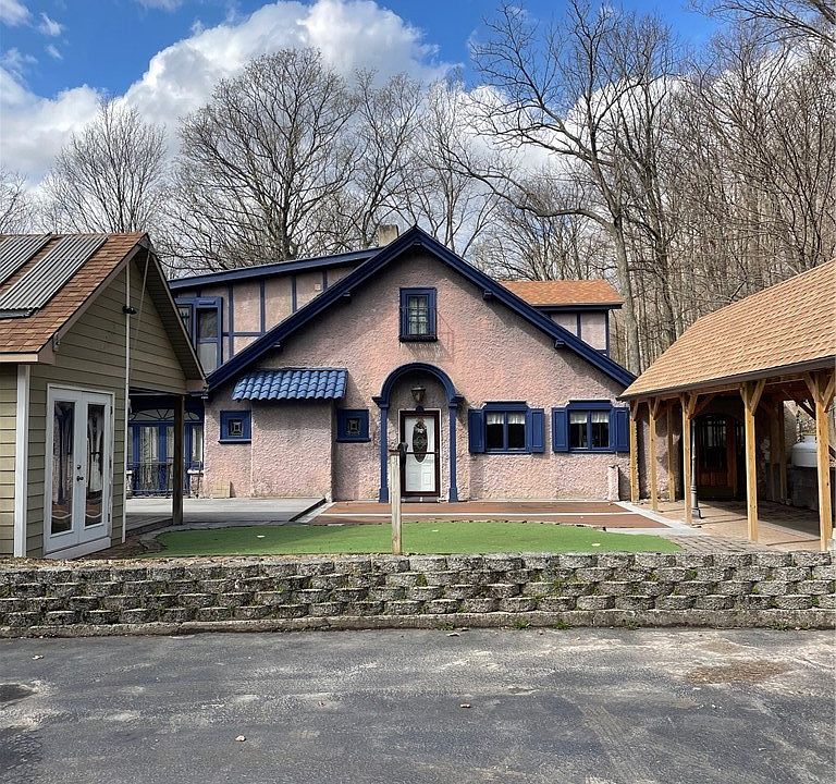 1st image of 321 Rockwell Rd