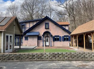 321 Rockwell Rd, Nedrow, NY 13120