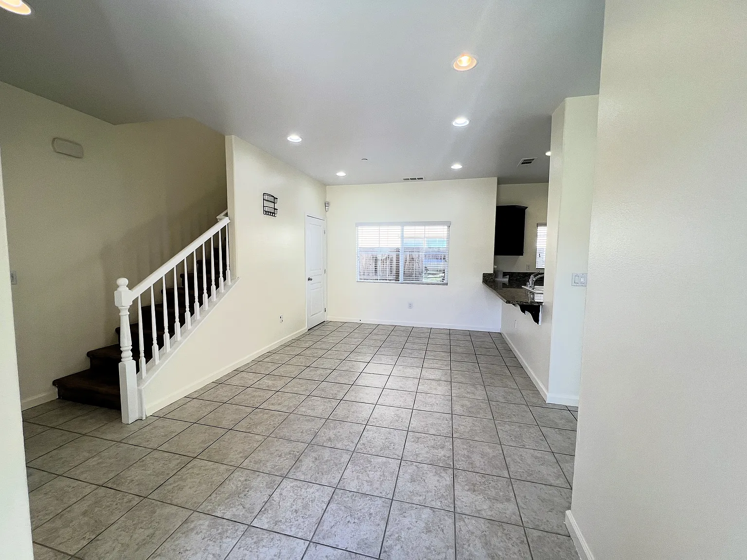 4 bed, 2.5 bath, 1668 sqft, $3,500 — Photo 3