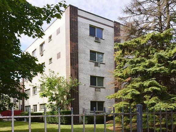 2nd image of 1415 W Pratt Blvd #40