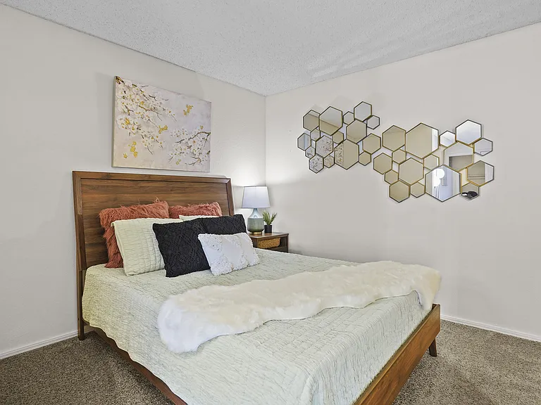 Raintree Apartments — Photo 11