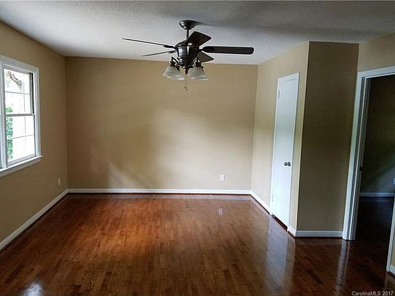 2nd image of 311 Oakwood Cir