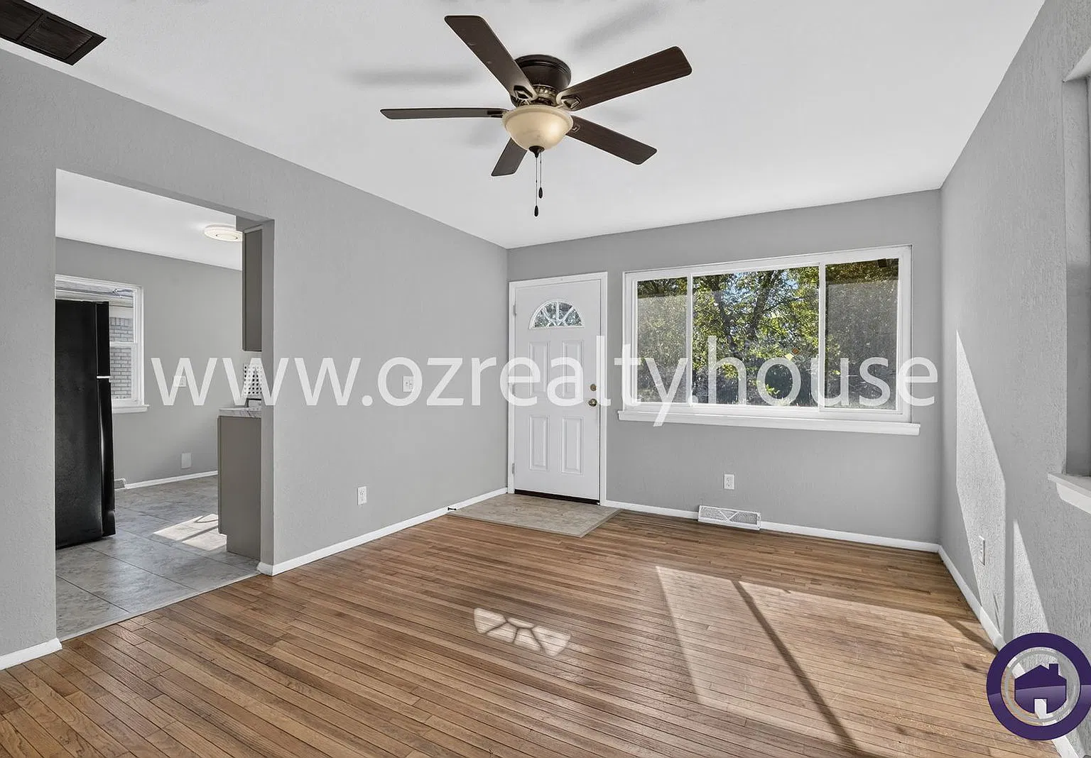 3 bed, 1.0 bath, 1960 sqft, $1,145 — Photo 2