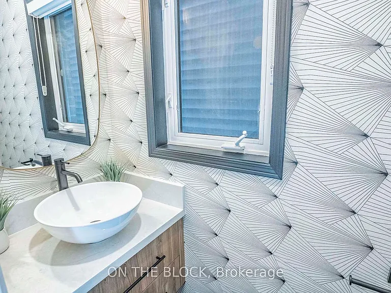 49 Leslie St — Photo 35