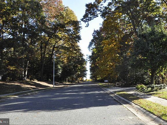 4th image of 10 Tunbridge Dr