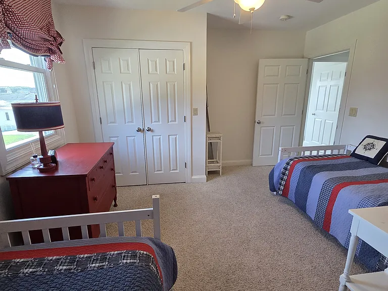 Twin bedroom