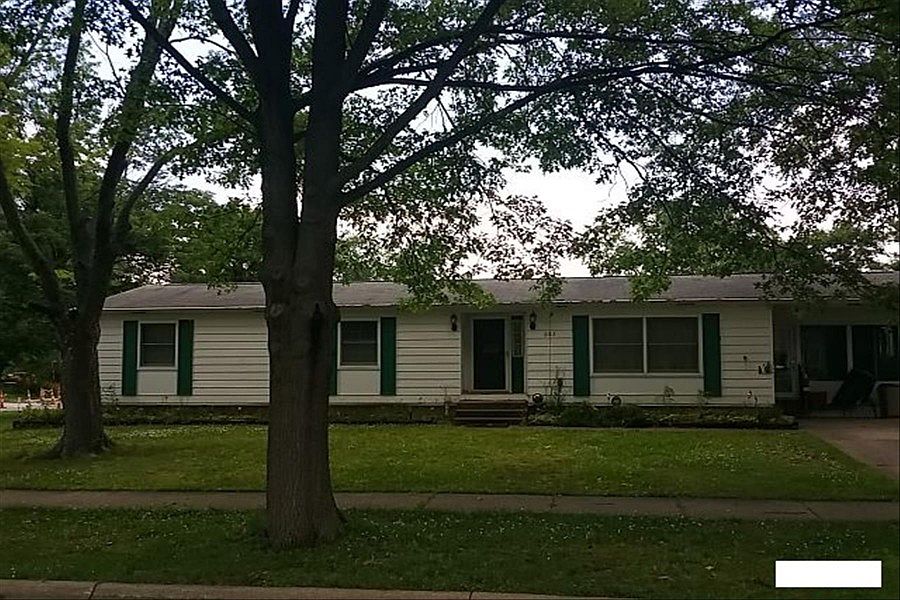 1st image of 682 Rebecca Ave