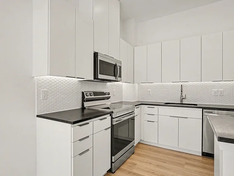 2217 N Fitzhugh Ave #204 — Photo 13
