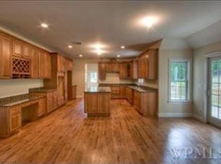 24 Sprucetop Dr, Mahopac, NY 10541