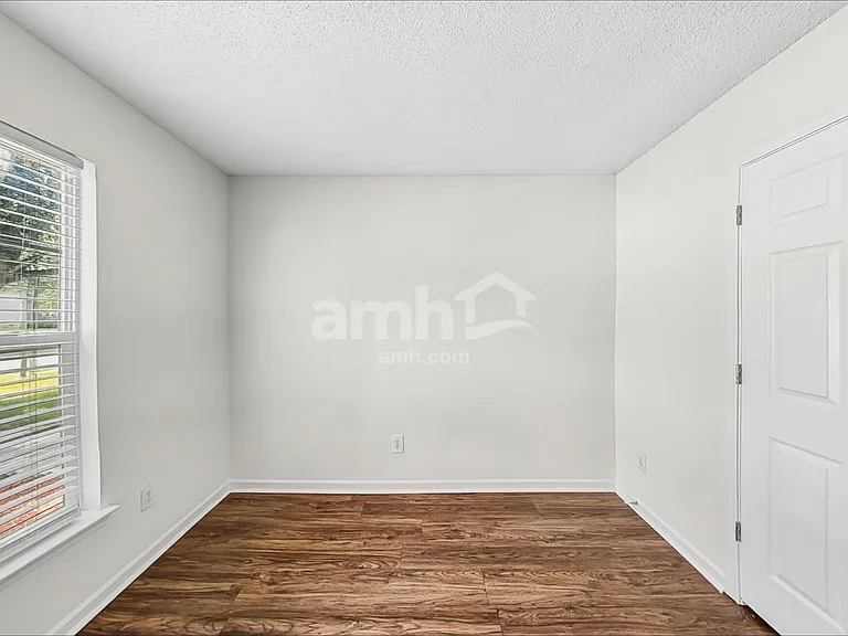 10921 Gardenia St — Photo 16