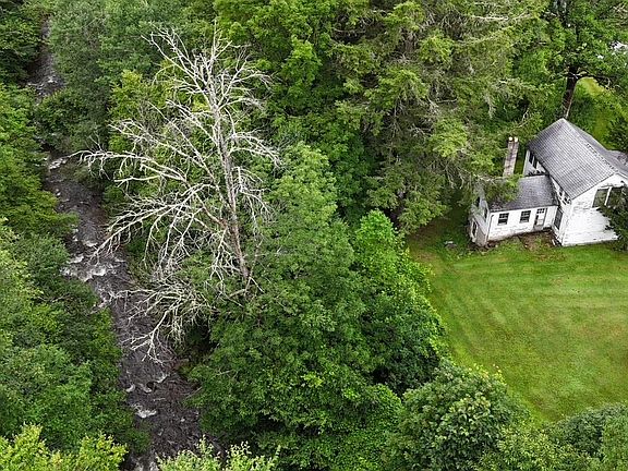 2nd image of 426 Basket Road