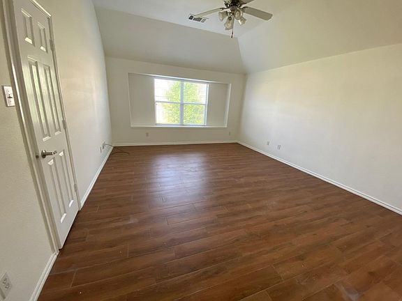 4th image of 2719 Lake Country Dr