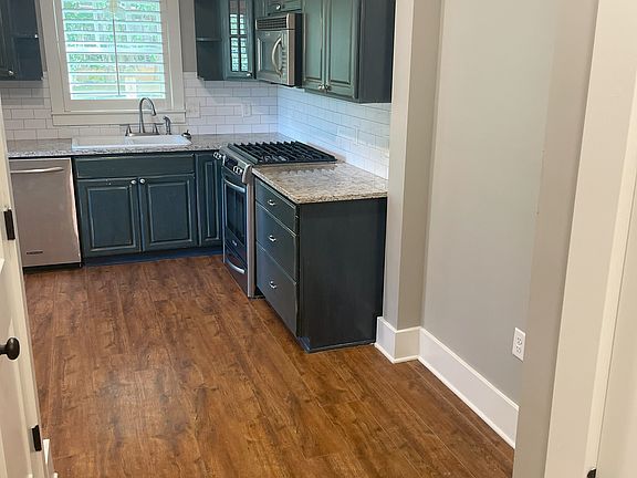 Small dining nook adjacent to kitchen