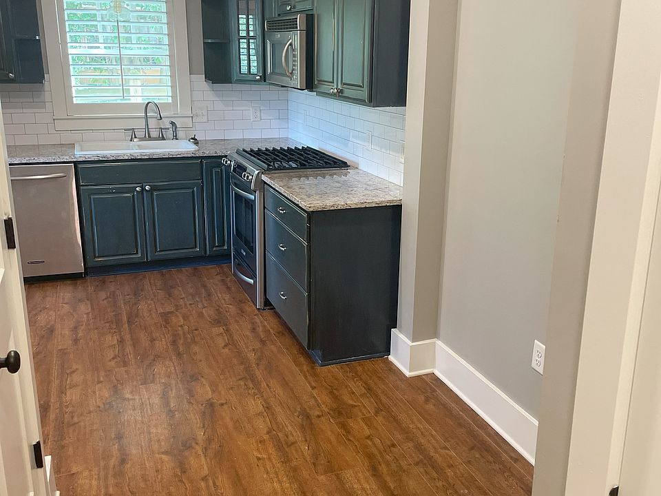 Small dining nook adjacent to kitchen