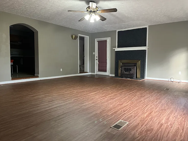 594 Halifax Dr — Photo 12